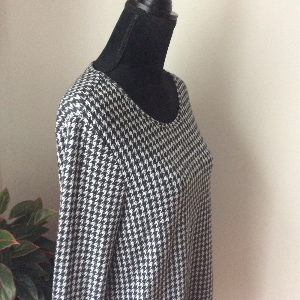 MICHAEL KORS Blouse. Black and White. Size Large - Picture 2 of 7